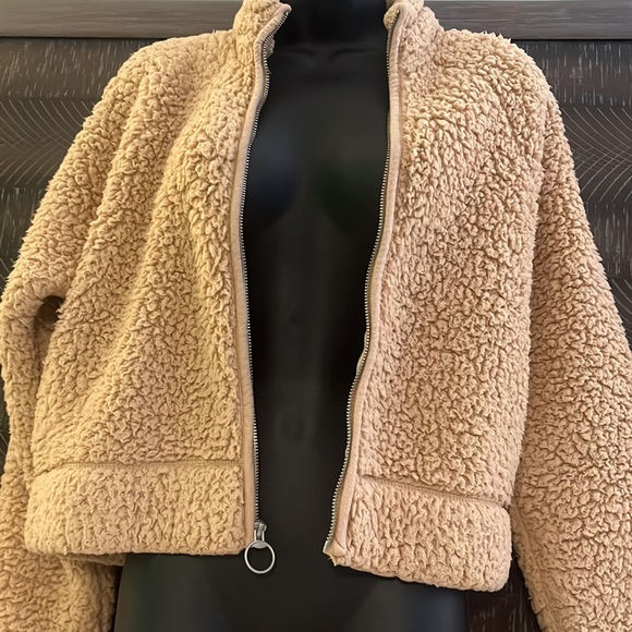 Hollister XS fleece zip up crop jacket - Picture 6 of 9